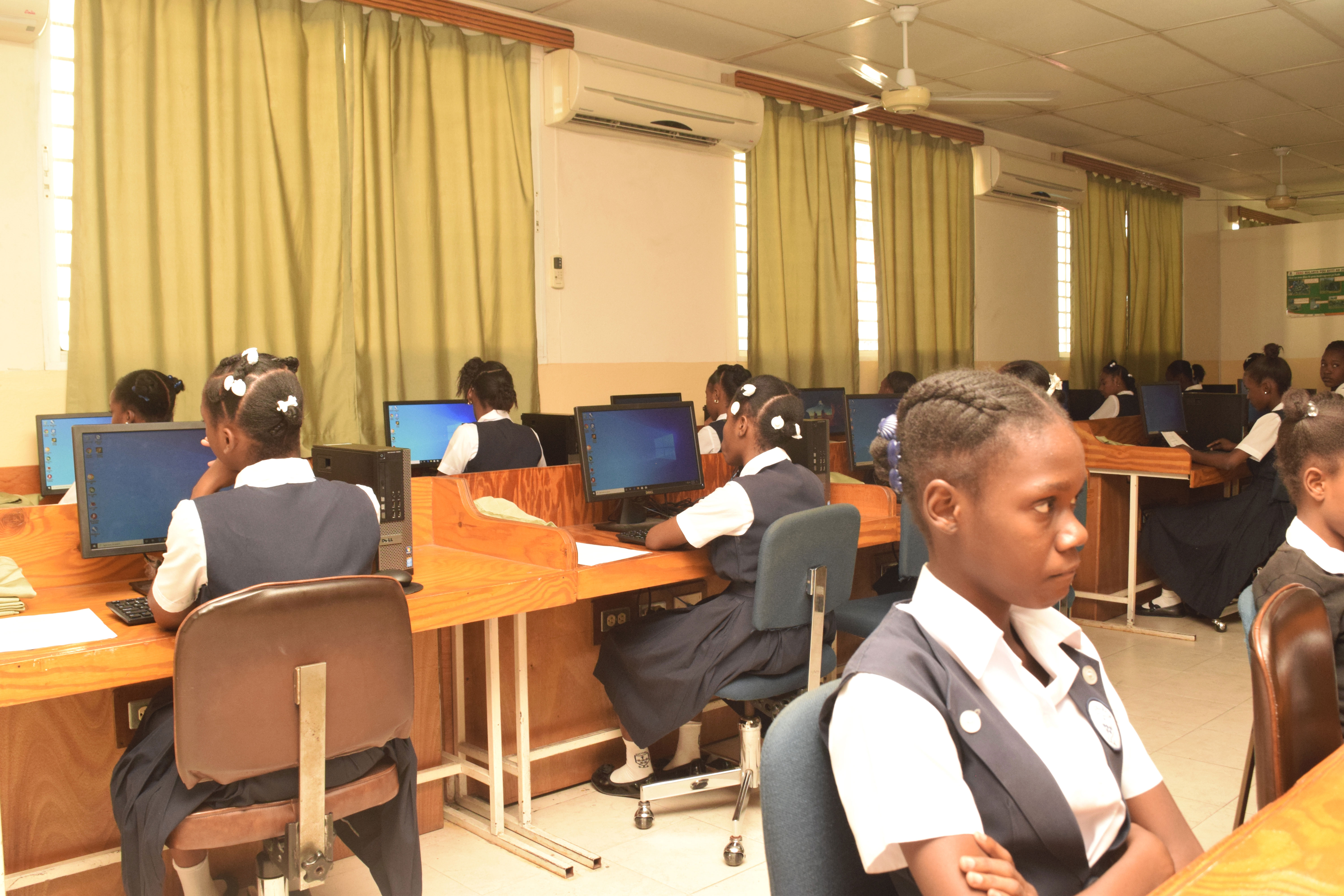 informatique laboratoire ordinateur